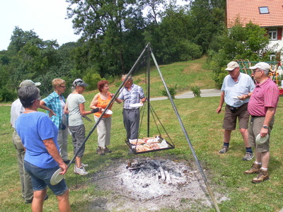 Grillparty im Juli 2015
Erwartungsvolles Warten auf die Würste !
